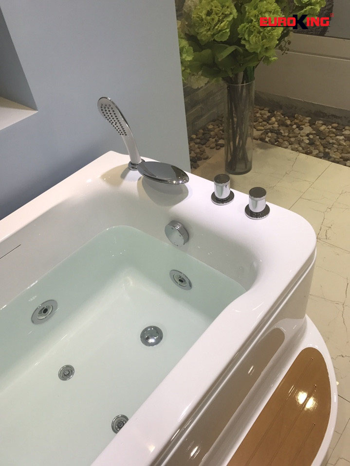 Bồn tắm massage 1311