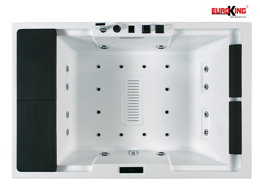 Phía trong lòng bồn tắm massage EU-1101A