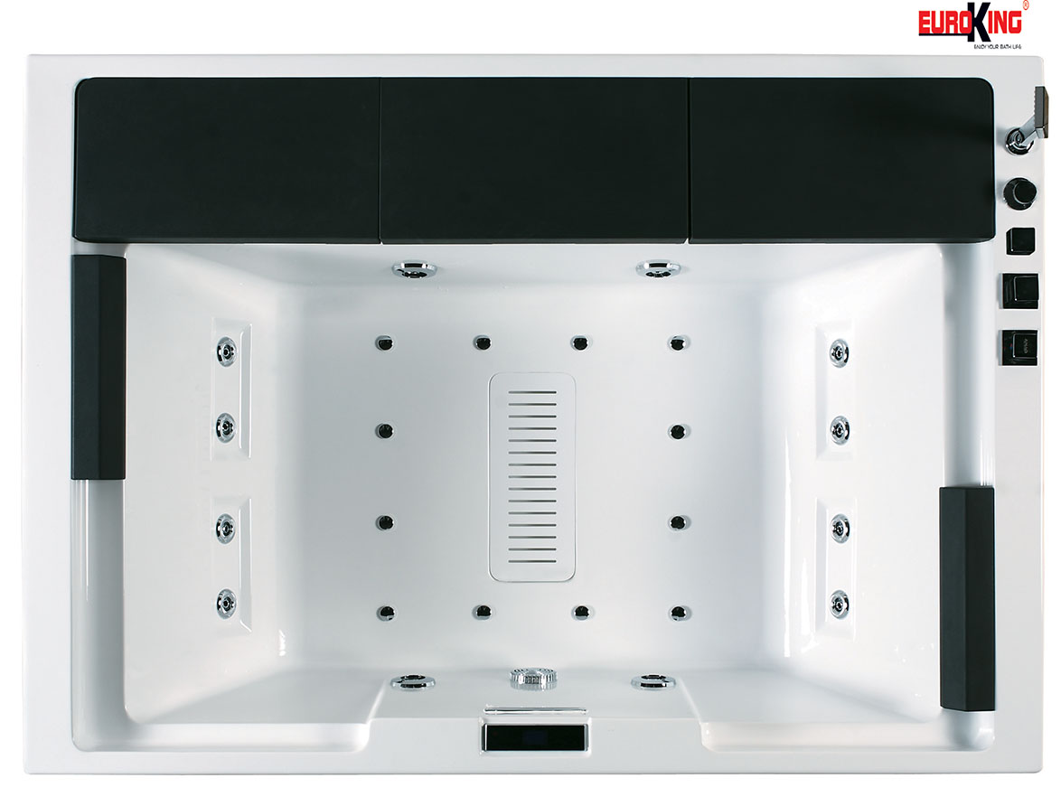 Phía trong lòng bồn của bồn tắm massage EU-1102B.