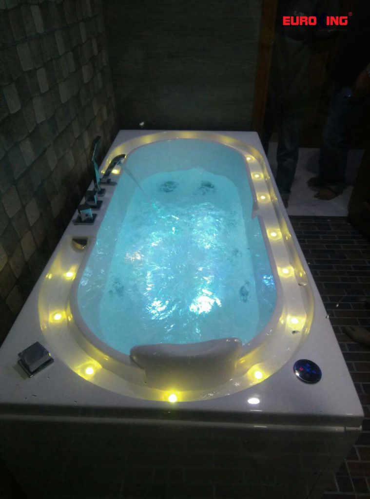 Bồn tắm massage EU-1201