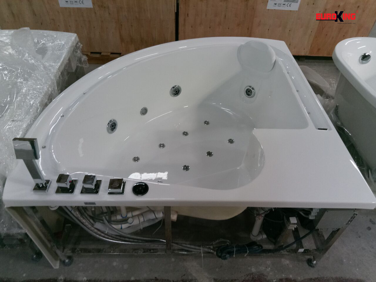 Phía trong bồn tắm massage EU-1202