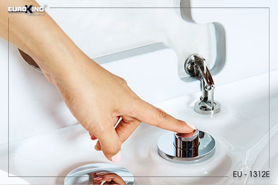 Sau khi chạm sen sẽ nổi lên