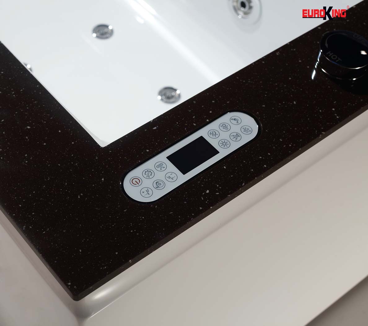 Bảng điều khiển các chức năng của bồn tắm