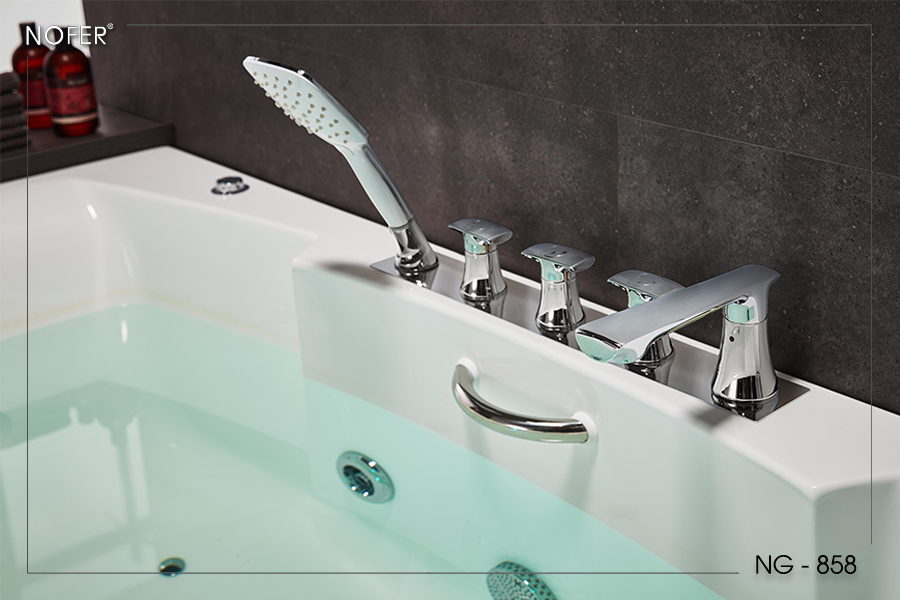 Các nút điều chỉnh trên thành bồn