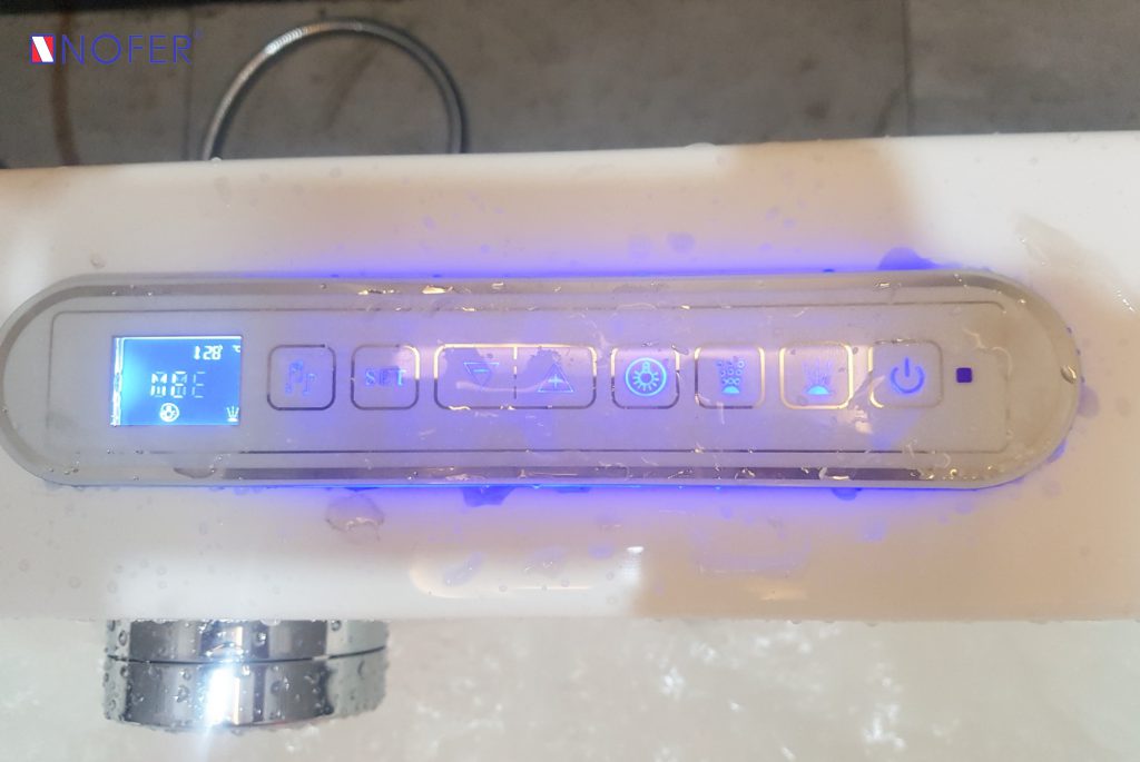 Bảng điều khiển các hệ thống của bồn tắm massage NG-7175DG